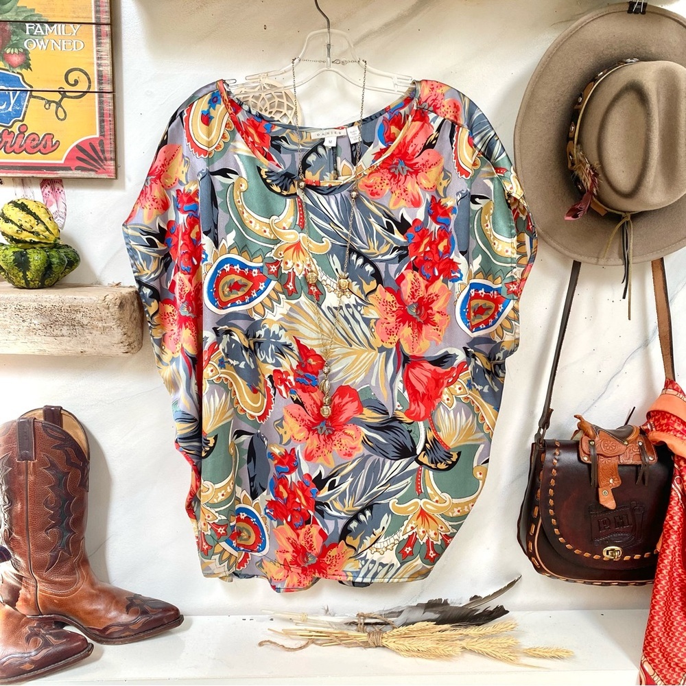 Beautiful boho blouse w paisley floral vibe resort vacay feel. - Picture 3 of 13